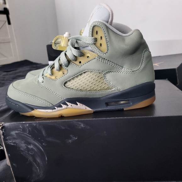 Jordan Green and Yellow Sneakers with Signature Mesh - Picture 6 of 6